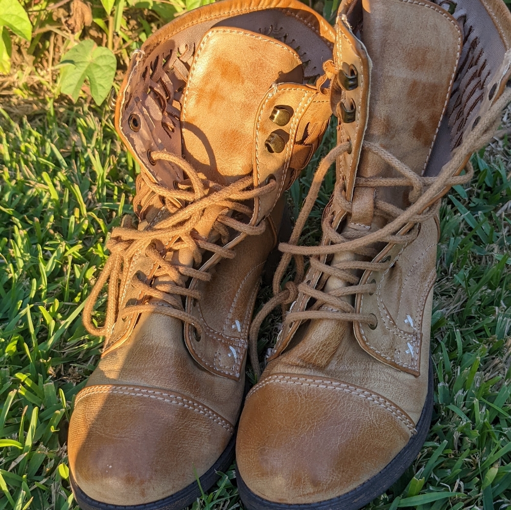 Unique Women's Leather Boots , Size 6